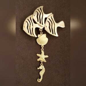 VINTAGE ULTRA CRAFT GOLDTONE FISH & SEA LIFE DANGLES PIN/BROOCH - UNIQUE / RARE